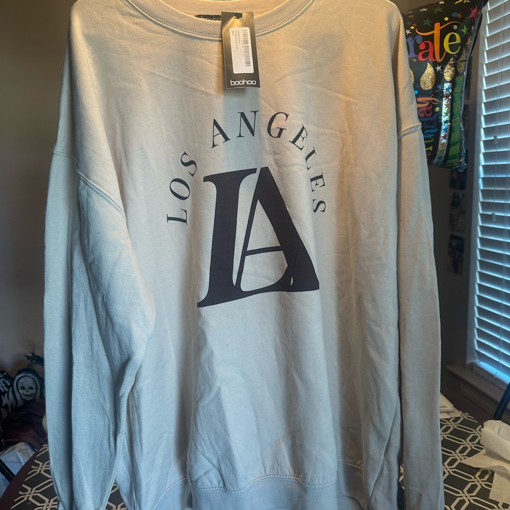 Boohoo  Cream LA Graphic Crewneck Sweater